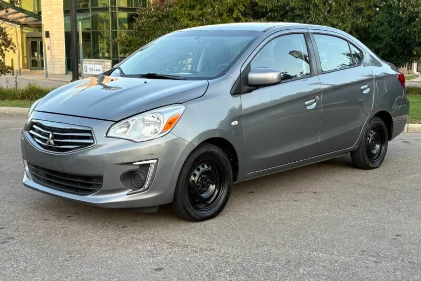 2017 Mitsubishi Mirage G4 photo 1