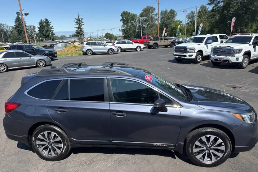 2017 Subaru Outback 2.5i Limited photo 1