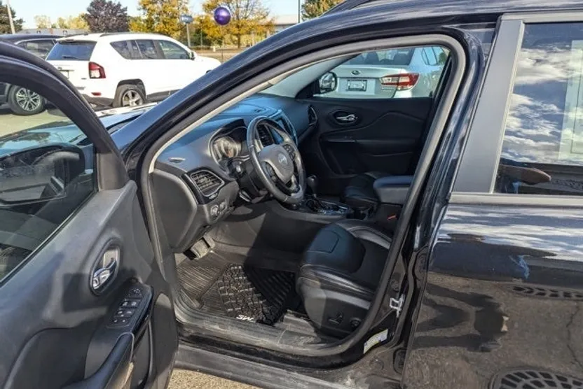 2019 Jeep Cherokee Altitude photo 1