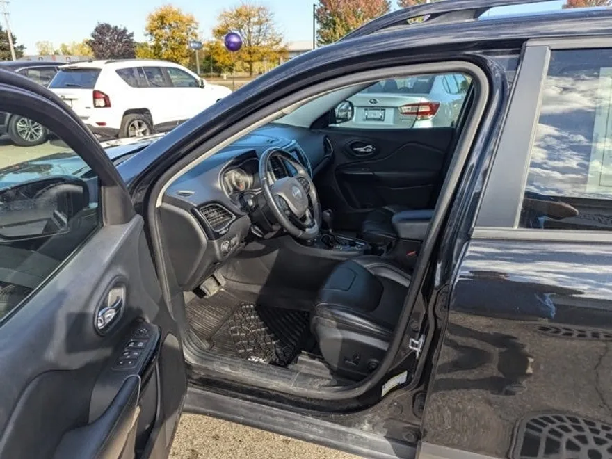 2019 Jeep Cherokee Altitude photo 1