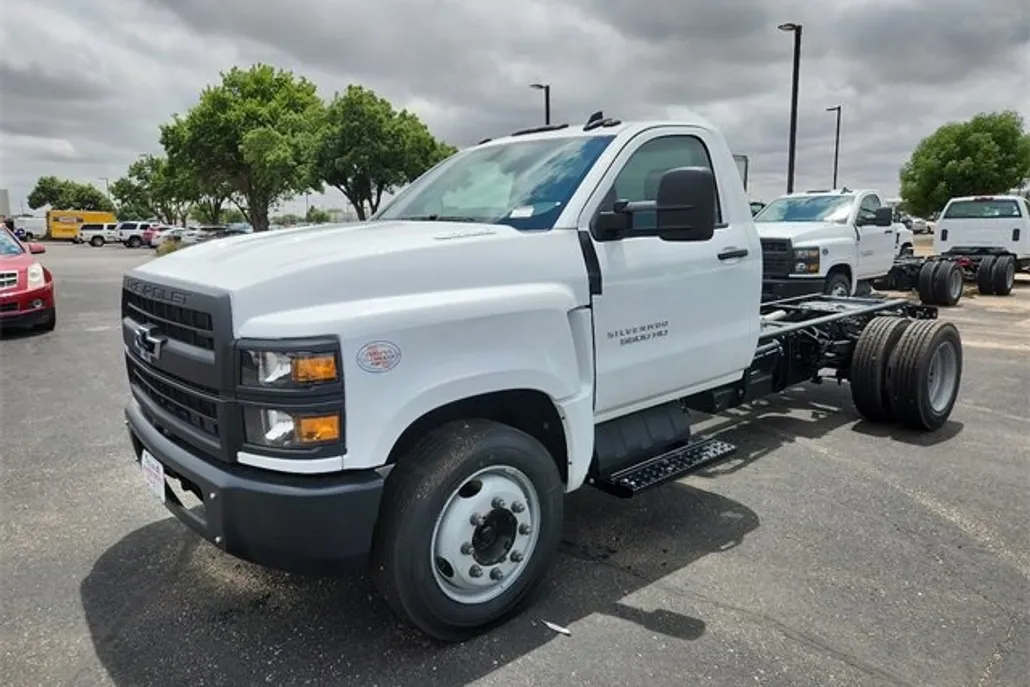 2024 Chevrolet Silverado 5500HD Work Truck photo 1