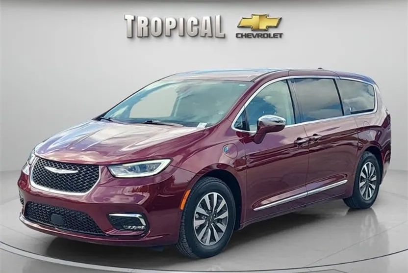2022 Chrysler Pacifica Hybrid Limited photo 1