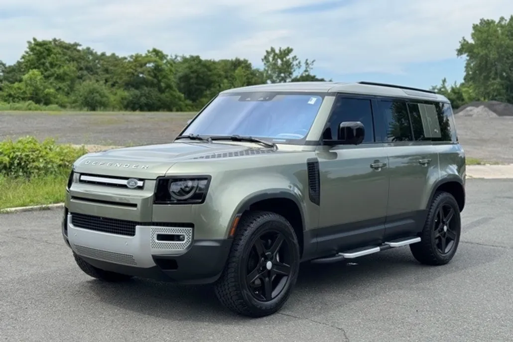 2022 Land Rover Defender 110 SE photo 1