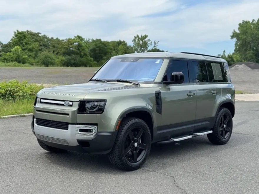 2022 Land Rover Defender 110 SE photo 1