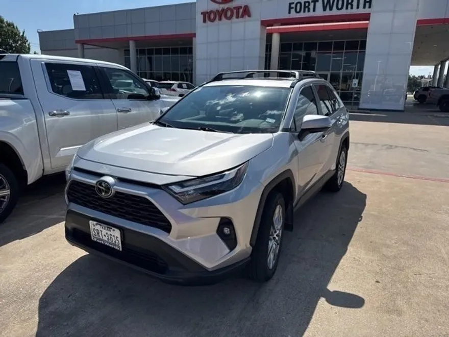 2023 Toyota RAV4 XLE Premium photo 1