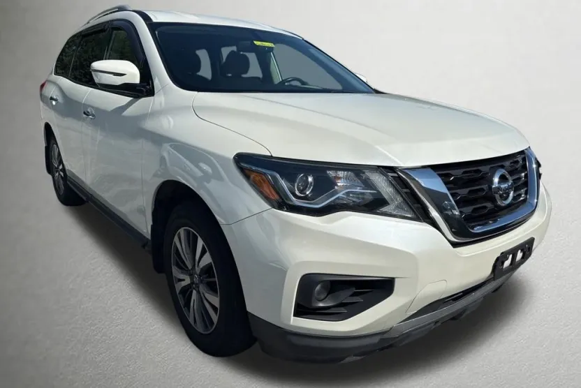 2019 Nissan Pathfinder SV photo 1