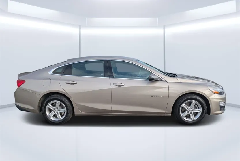 2024 Chevrolet Malibu 1LT photo 1