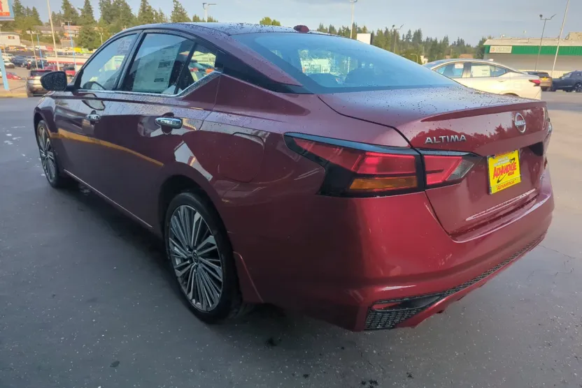 2025 Nissan Altima SL photo 1