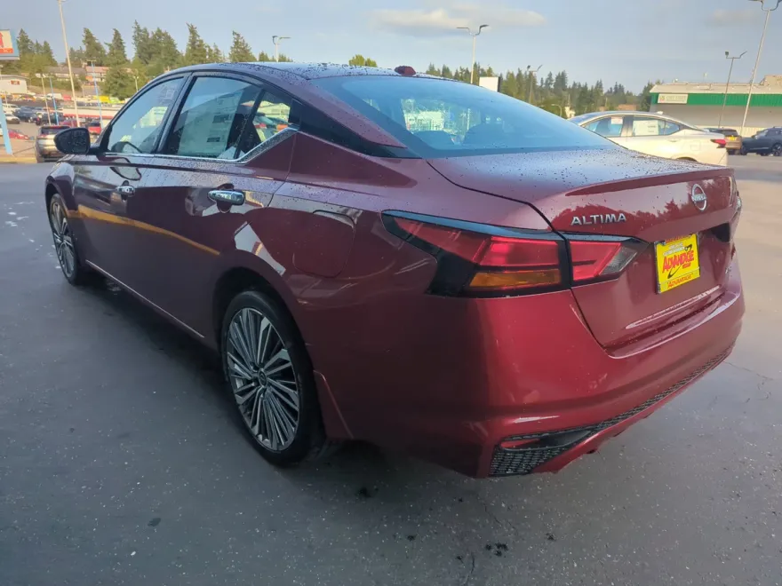 2025 Nissan Altima SL photo 1