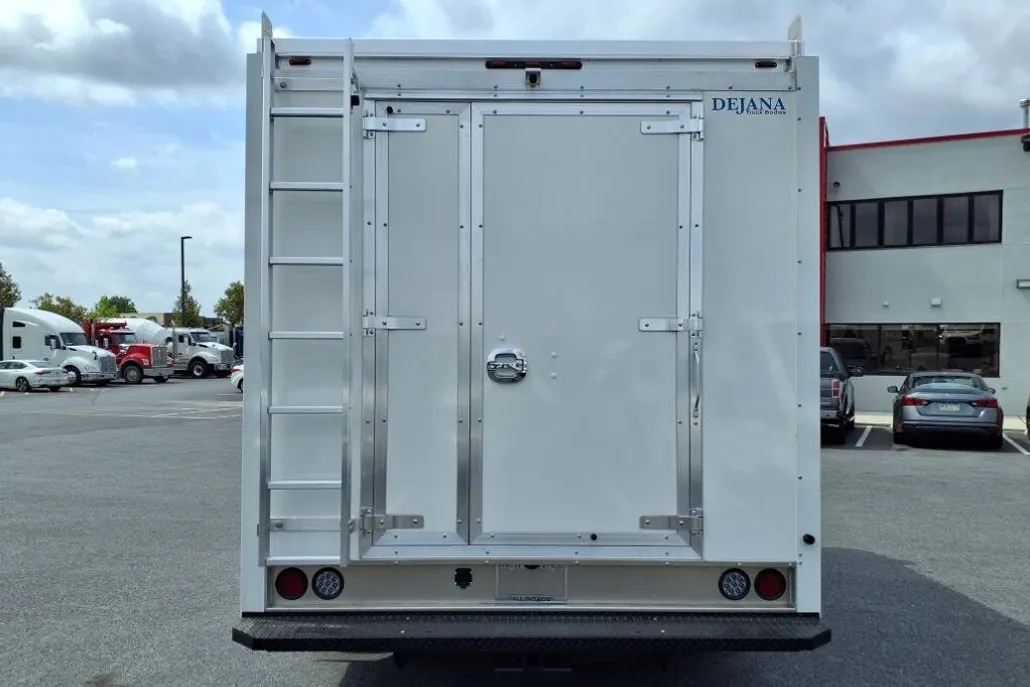 2026 Ford E-450 Cutaway photo 1