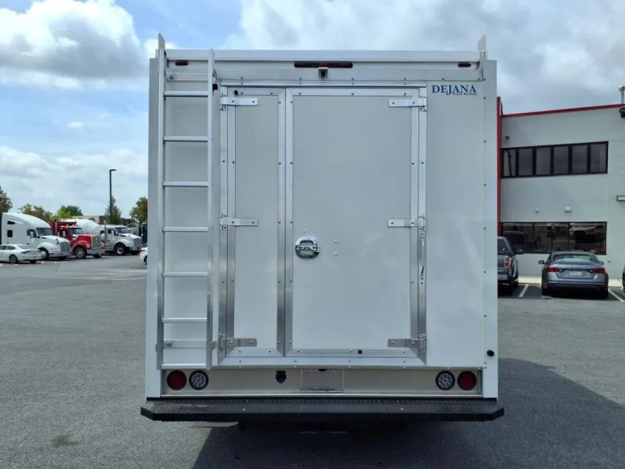 2026 Ford E-450 Cutaway photo 1