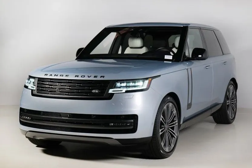 2023 Land Rover Range Rover SE photo 1