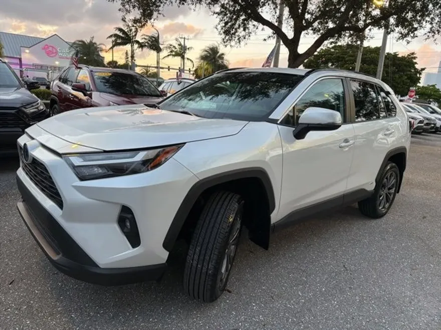 2023 Toyota RAV4 XLE Premium photo 1