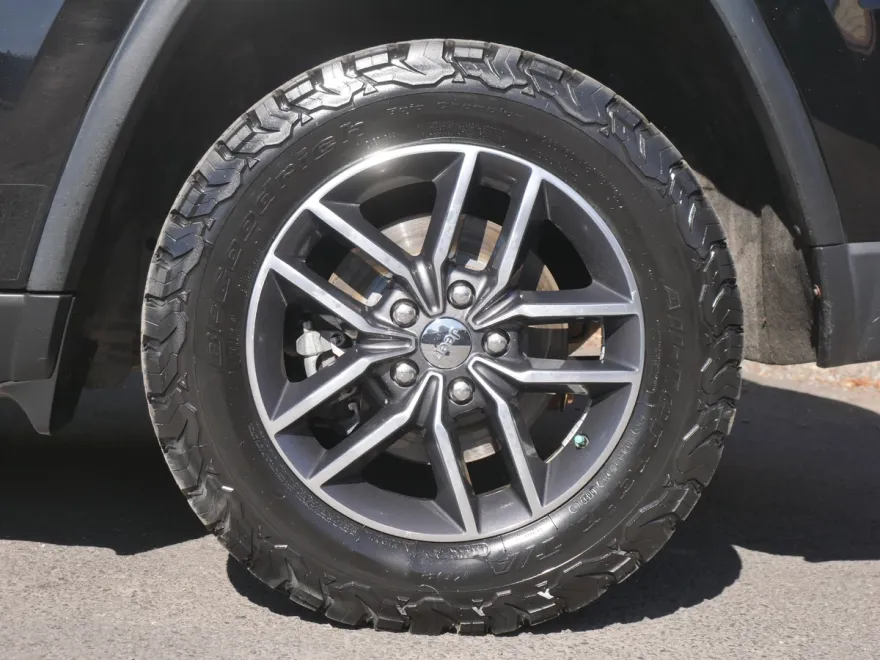 2017 Jeep Grand Cherokee Limited photo 1