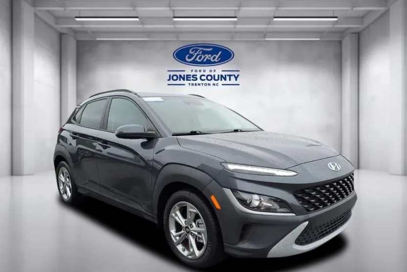 2022 Hyundai Kona SEL photo 1