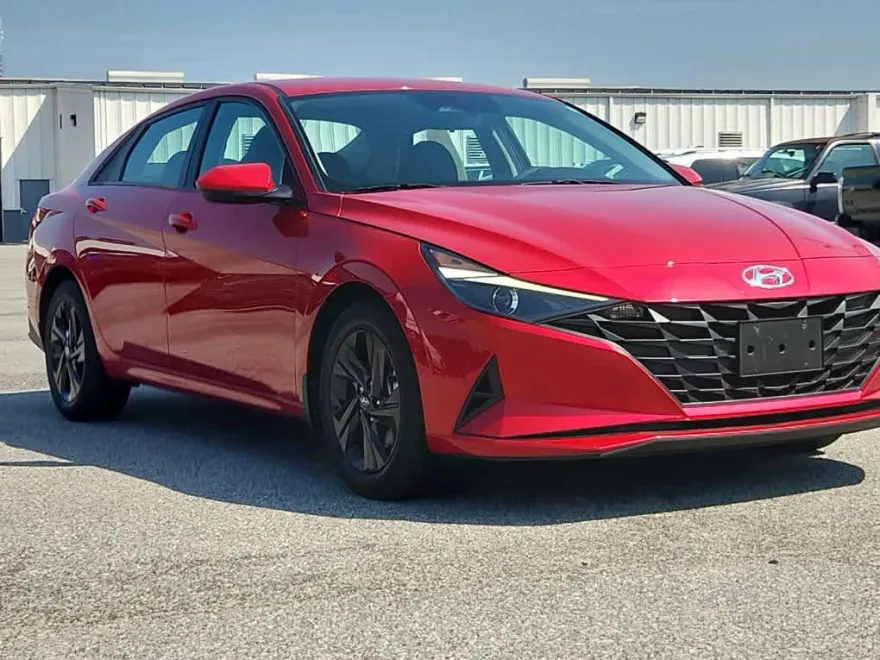 2023 Hyundai Elantra SEL photo 1