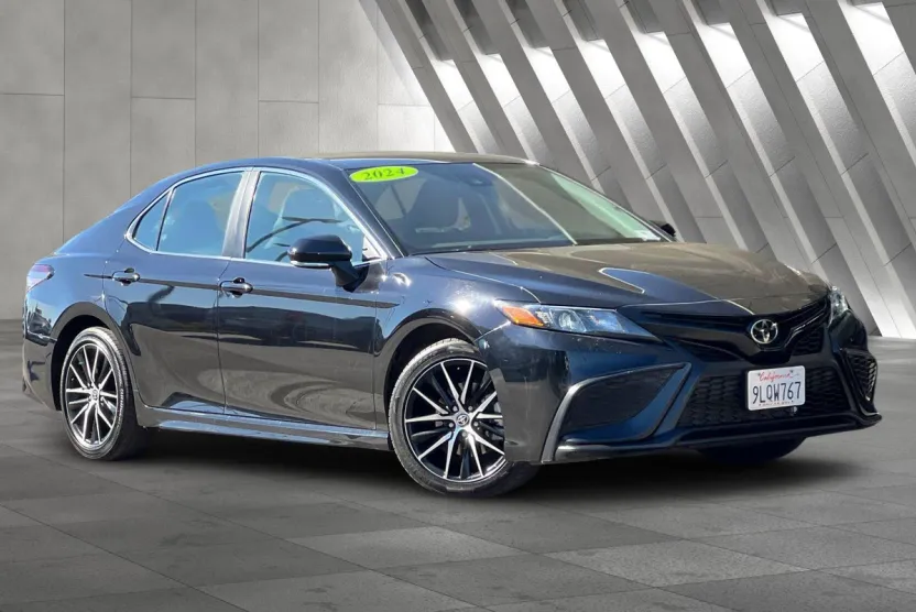 2024 Toyota Camry SE photo 1