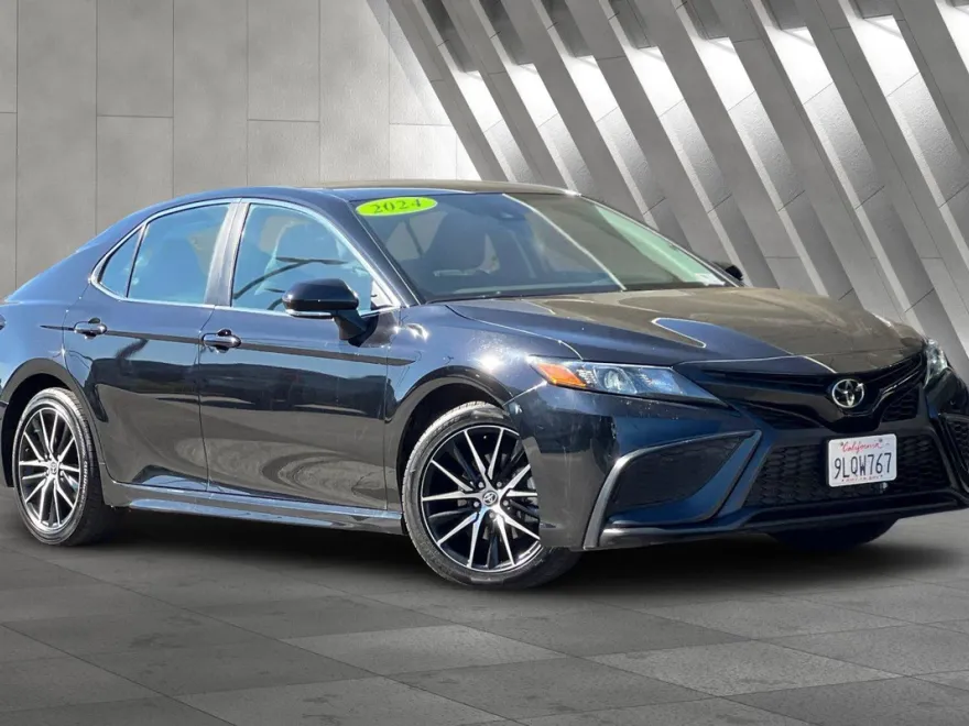 2024 Toyota Camry SE photo 1
