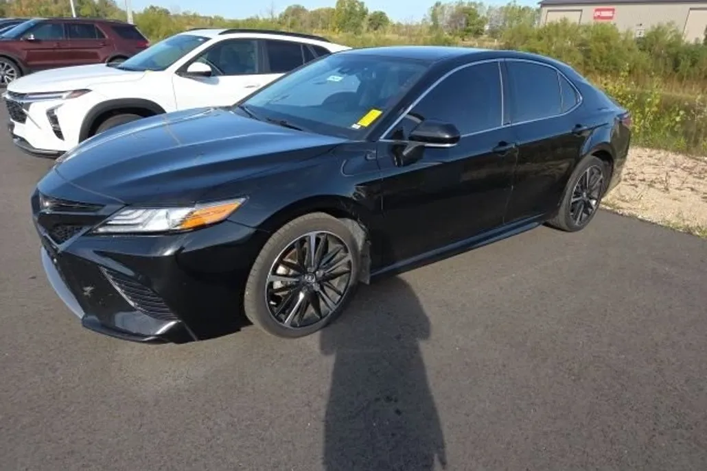 2019 Toyota Camry XSE photo 1