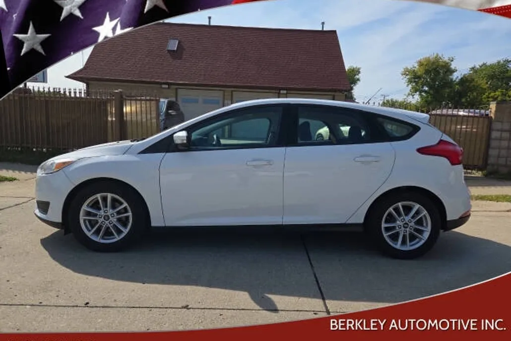 2017 Ford Focus SE photo 1