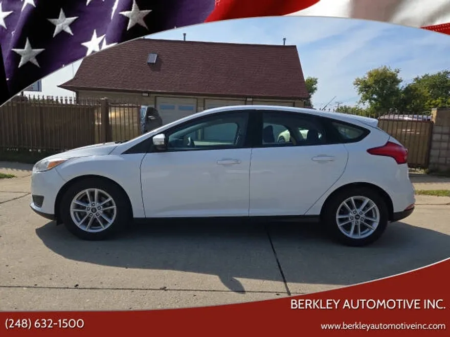 2017 Ford Focus SE photo 1