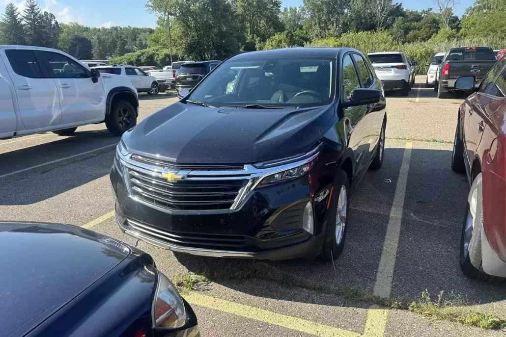 2024 Chevrolet Equinox LT photo 1