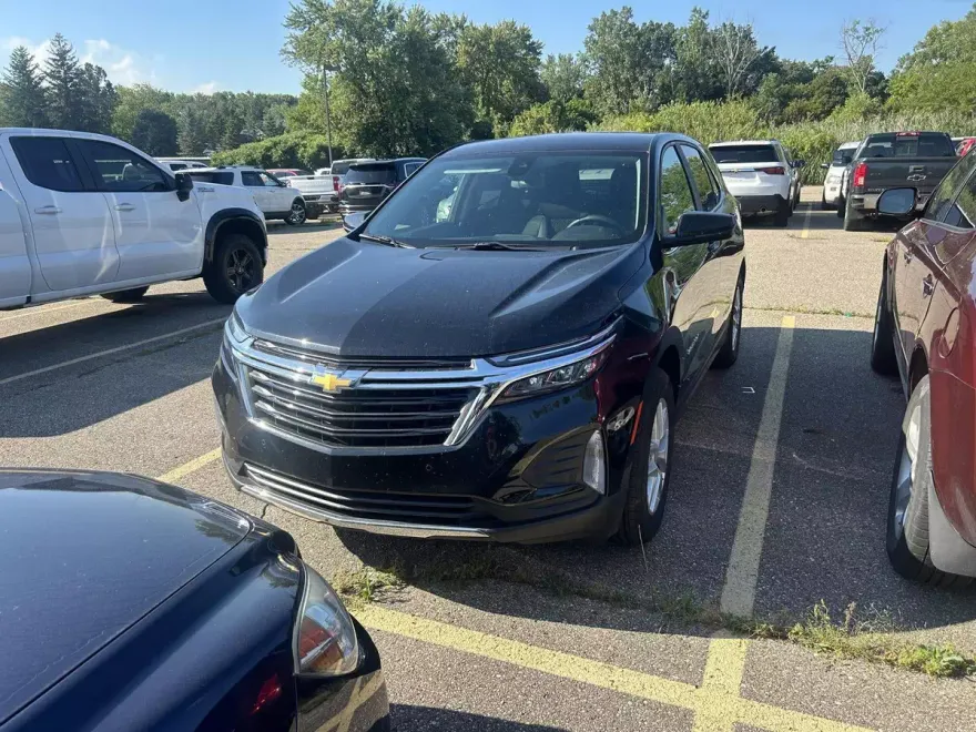 2024 Chevrolet Equinox LT photo 1