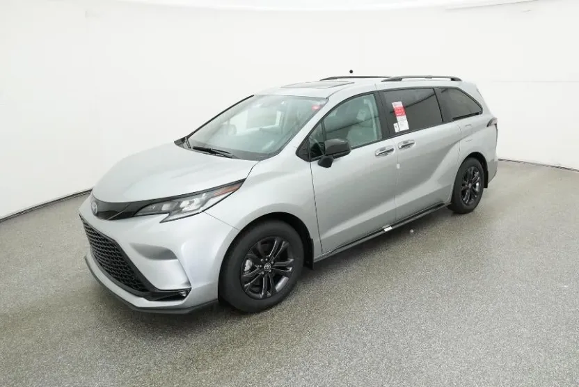 2025 Toyota Sienna XSE photo 1