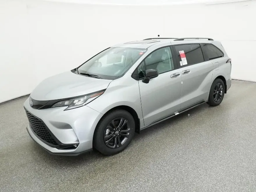 2025 Toyota Sienna XSE photo 1