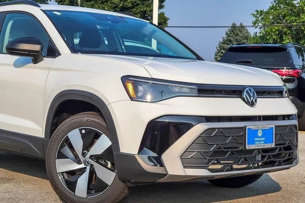 2025 Volkswagen Taos S photo 1
