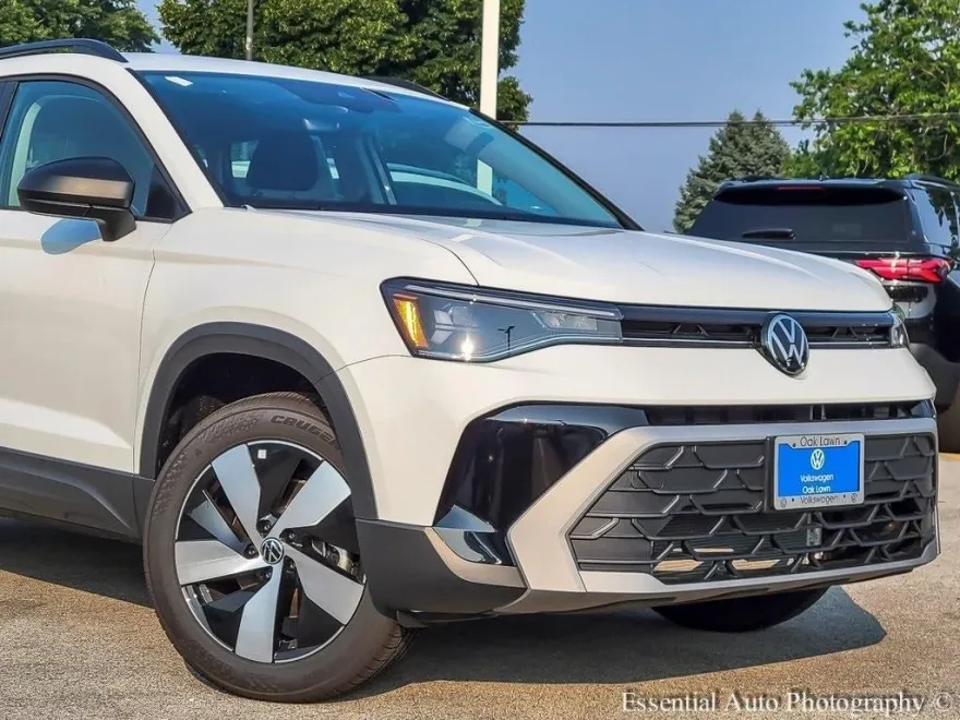 2025 Volkswagen Taos S photo 1