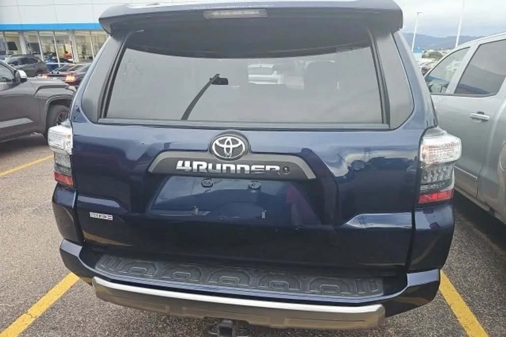 2019 Toyota 4Runner SR5 photo 1