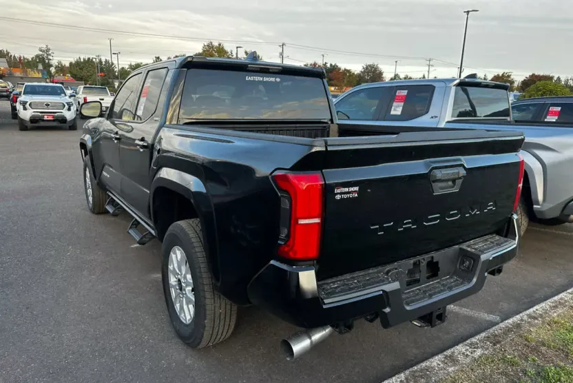 2025 Toyota Tacoma SR5 photo 1