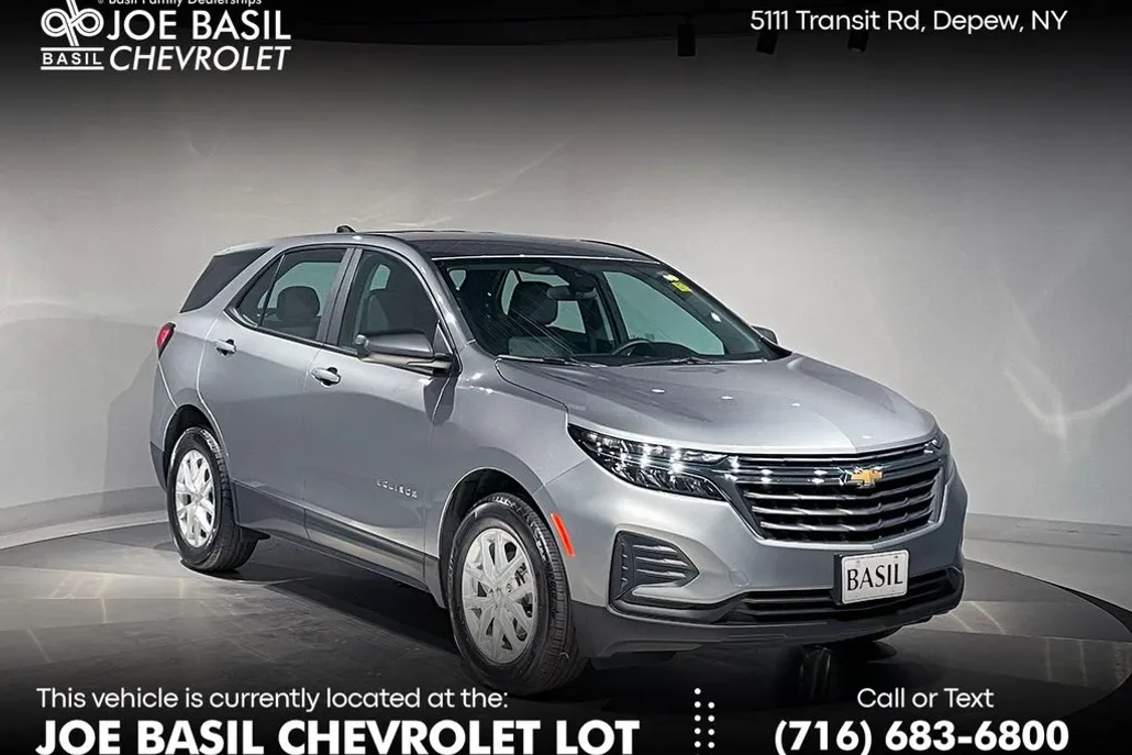 2023 Chevrolet Equinox LS photo 1