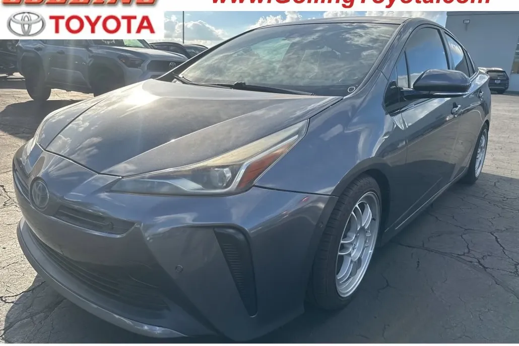 2019 Toyota Prius XLE photo 1