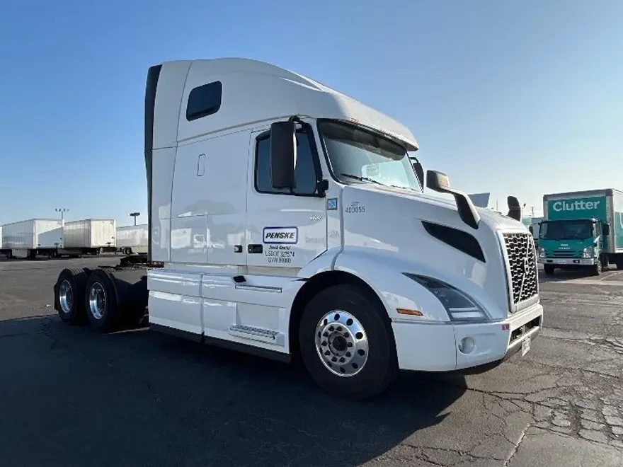 2022 Volvo Truck VNR photo 1