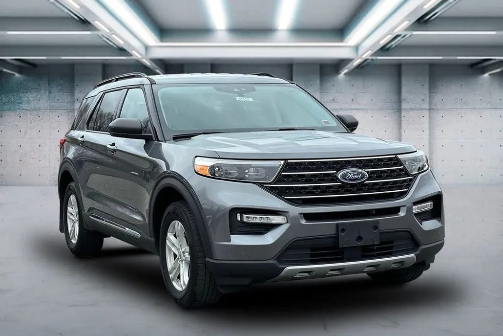 2021 Ford Explorer XLT photo 1