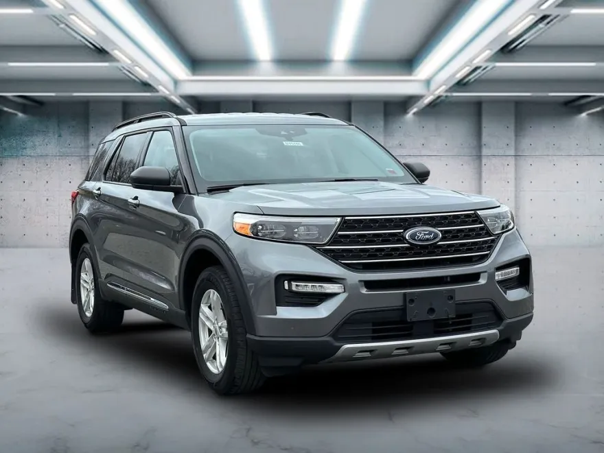 2021 Ford Explorer XLT photo 1