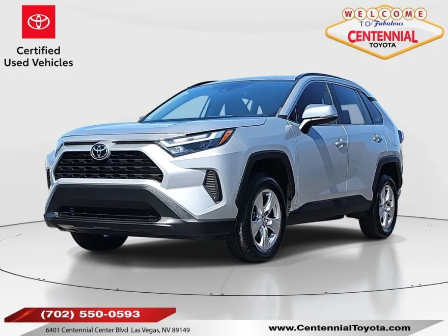2023 Toyota RAV4 XLE photo 1