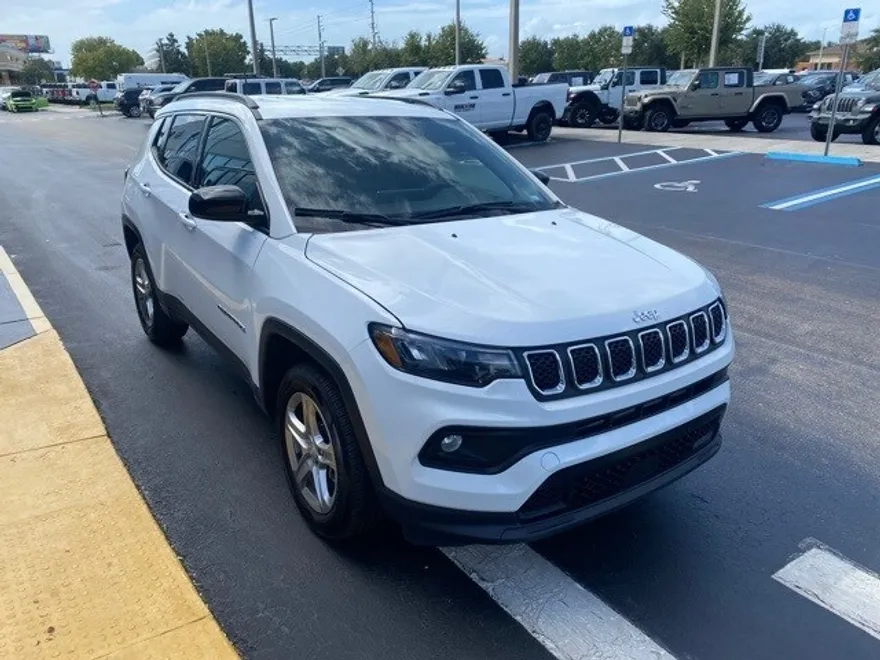 2024 Jeep Compass Latitude photo 1