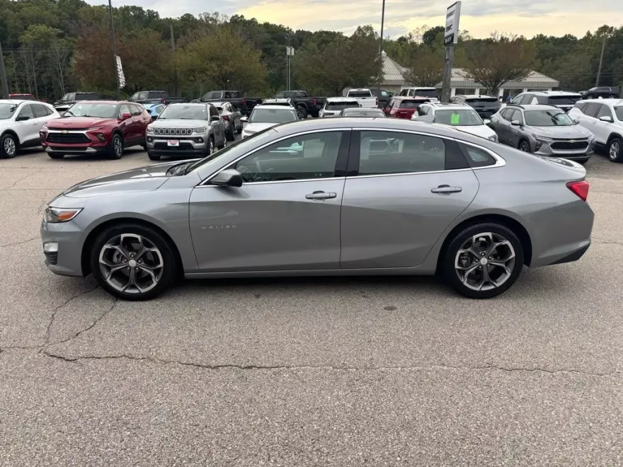 2024 Chevrolet Malibu 1LT photo 1
