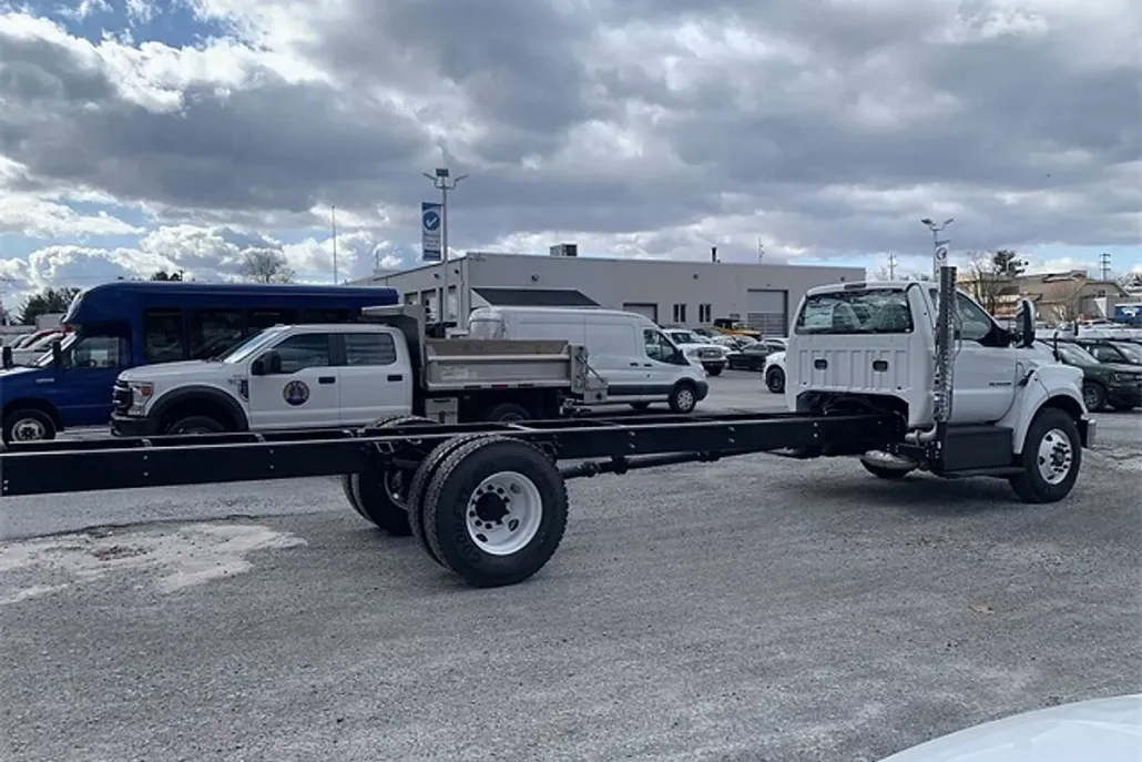 2026 Ford F-650 Base photo 1