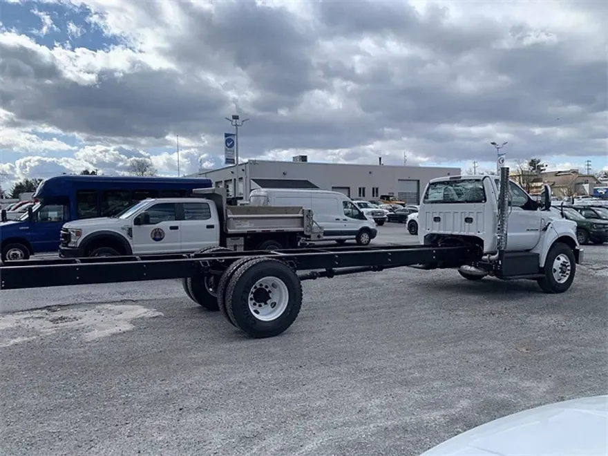 2026 Ford F-650 Base photo 1
