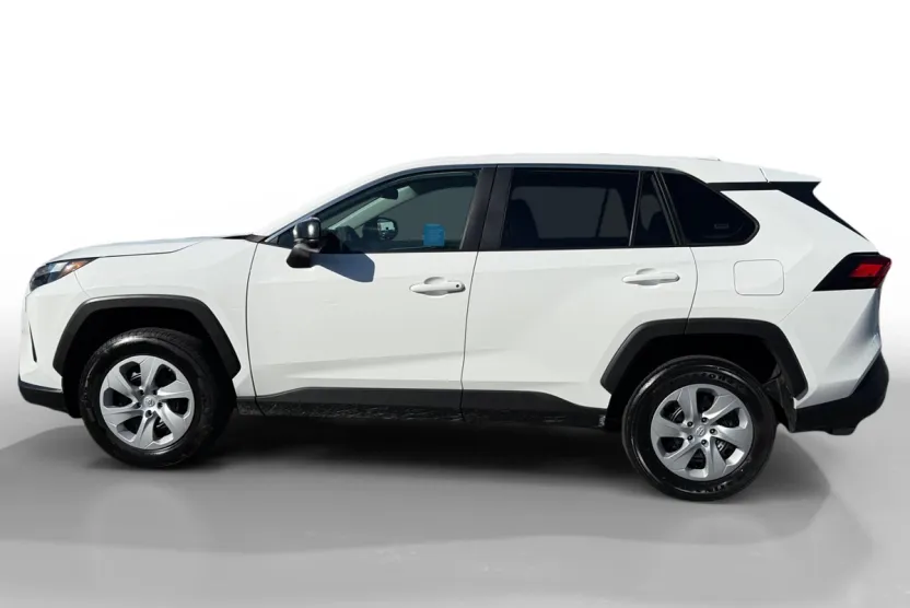 2024 Toyota RAV4 LE photo 1