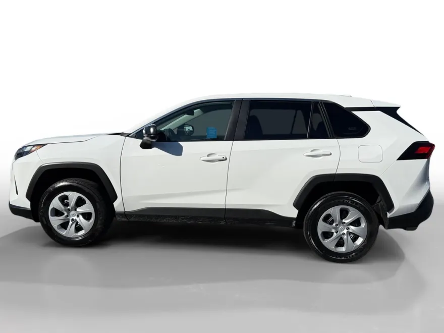 2024 Toyota RAV4 LE photo 1
