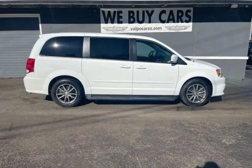 2017 Dodge Grand Caravan SE SXT Express photo 1