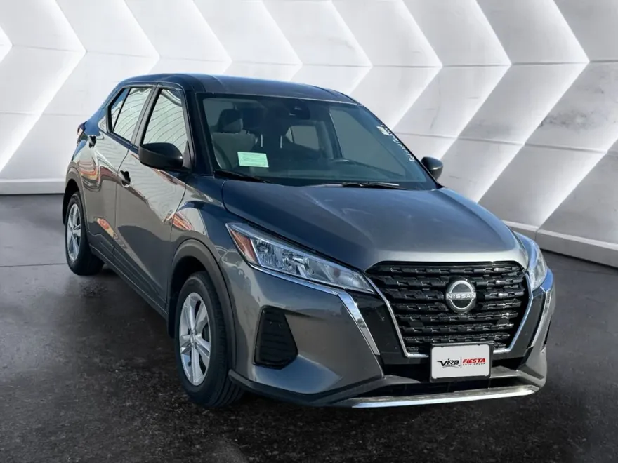 2025 Nissan Kicks Play S photo 1