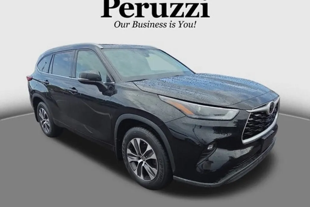 2022 Toyota Highlander XLE photo 1