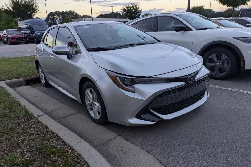 2021 Toyota Corolla SE photo 1