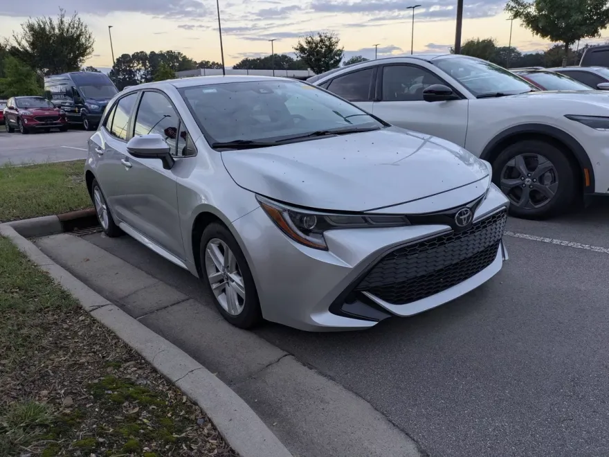 2021 Toyota Corolla SE photo 1